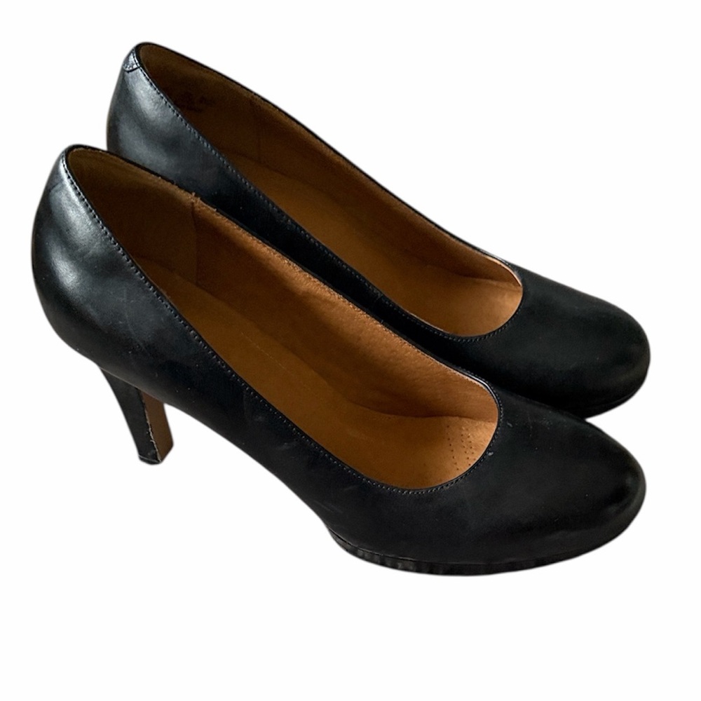 Clarks Black Leather Classic Mid Heel Pumps